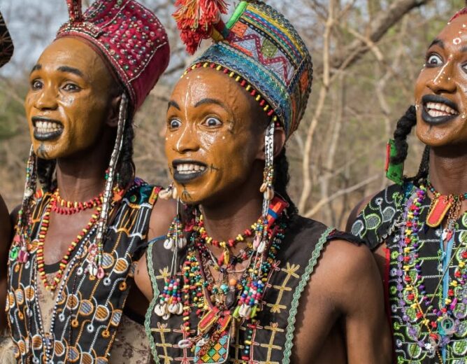 Le Gerewol des Wodaabe : quand la beauté masculine devient un art de la séduction au Sahel